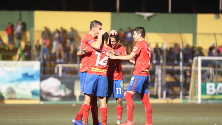 Los rojos vencieron a domicilio a Deportivo Petapa con goles de Carlos Alvarado y Jaime Alas. (Foto Prensa Libre: Edwin Fajardo)