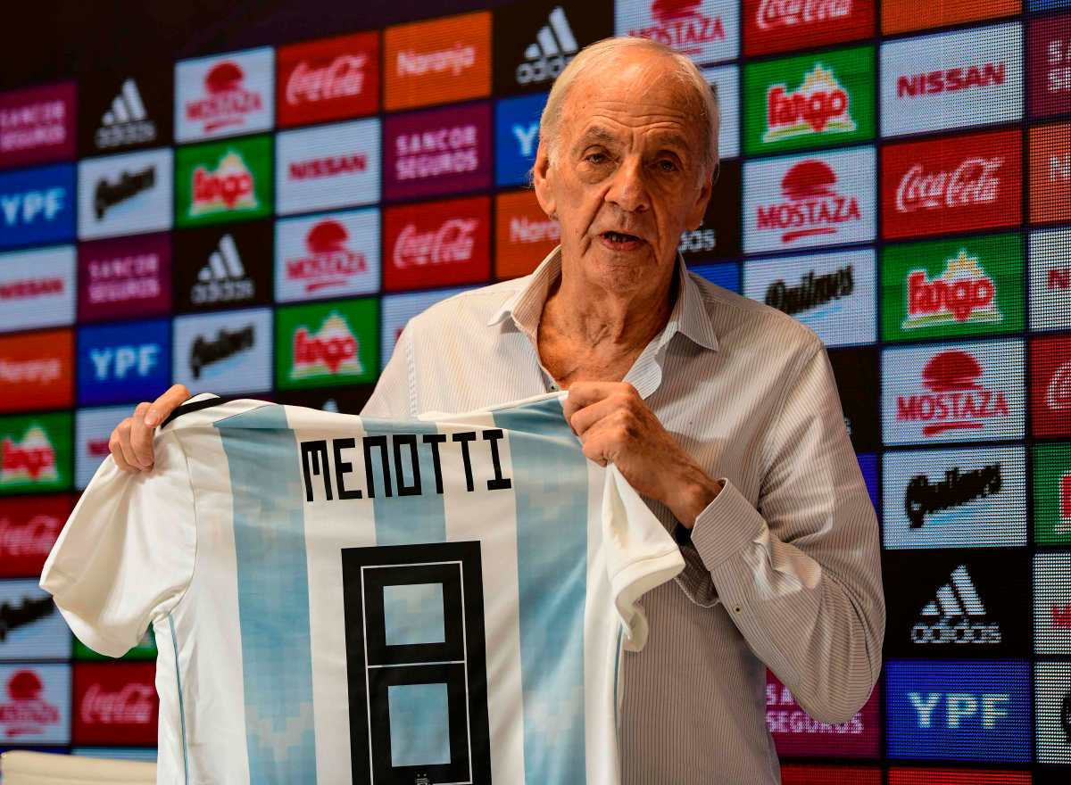 Menotti tiene “miedo” de que Messi juegue frente a Venezuela porque está cansado