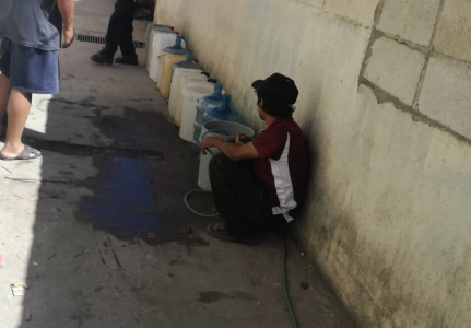Según vecinos, desde hace dos años el servicio de agua es irregular. (Foto Prensa Libre: Cortesía).