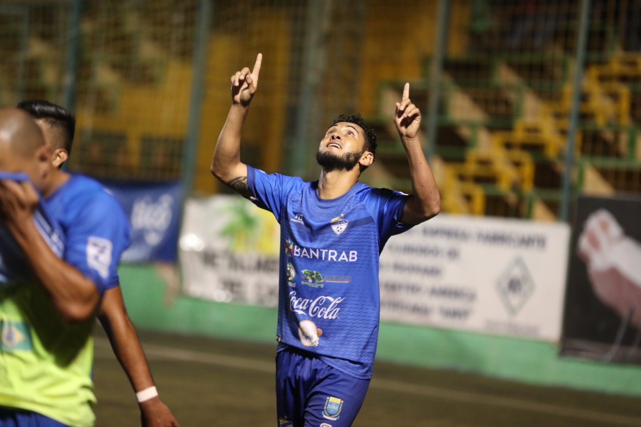 Edi Danilo Guerra consiguió el gol para Cobán Imperial. (Foto Prensa Libre: Edwin Fajardo)