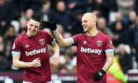 London (United Kingdom), 12/01/2019.- West Ham United's Declan Rice (L) celebrates with his teammate Marko Arnautovic (R) after scoring the 1-0 lead during the English Premier League soccer match between West Ham United and Arsenal FC at the London Stadium in London, Britain, 12 January 2019. (Londres) EFE/EPA/FACUNDO ARRIZABALAGA EDITORIAL USE ONLY. No use with unauthorized audio, video, data, fixture lists, club/league logos or 'live' services. Online in-match use limited to 120 images, no video emulation. No use in betting, games or single club/league/player publications.