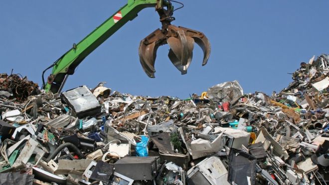 Solo el 20% de los desechos electrónicos del mundo se reciclan... y se espera que su volumen siga creciendo. (Foto Prensa Libre: Getty Images)
