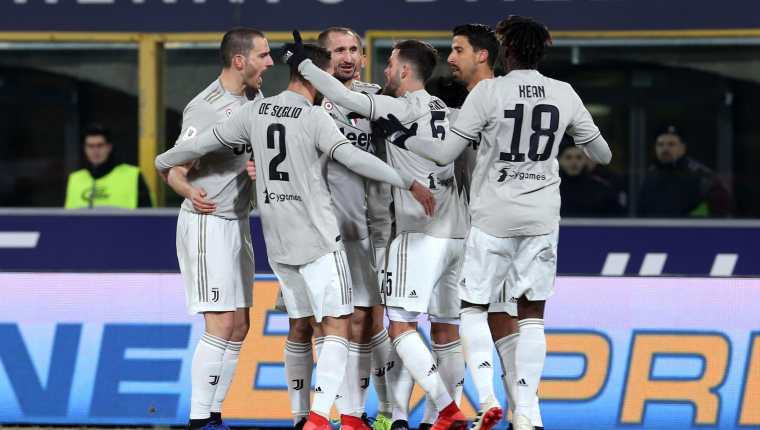 Los jugadores de la Juventus festejaron este sábado. (Foto Prensa Libre: EFE)