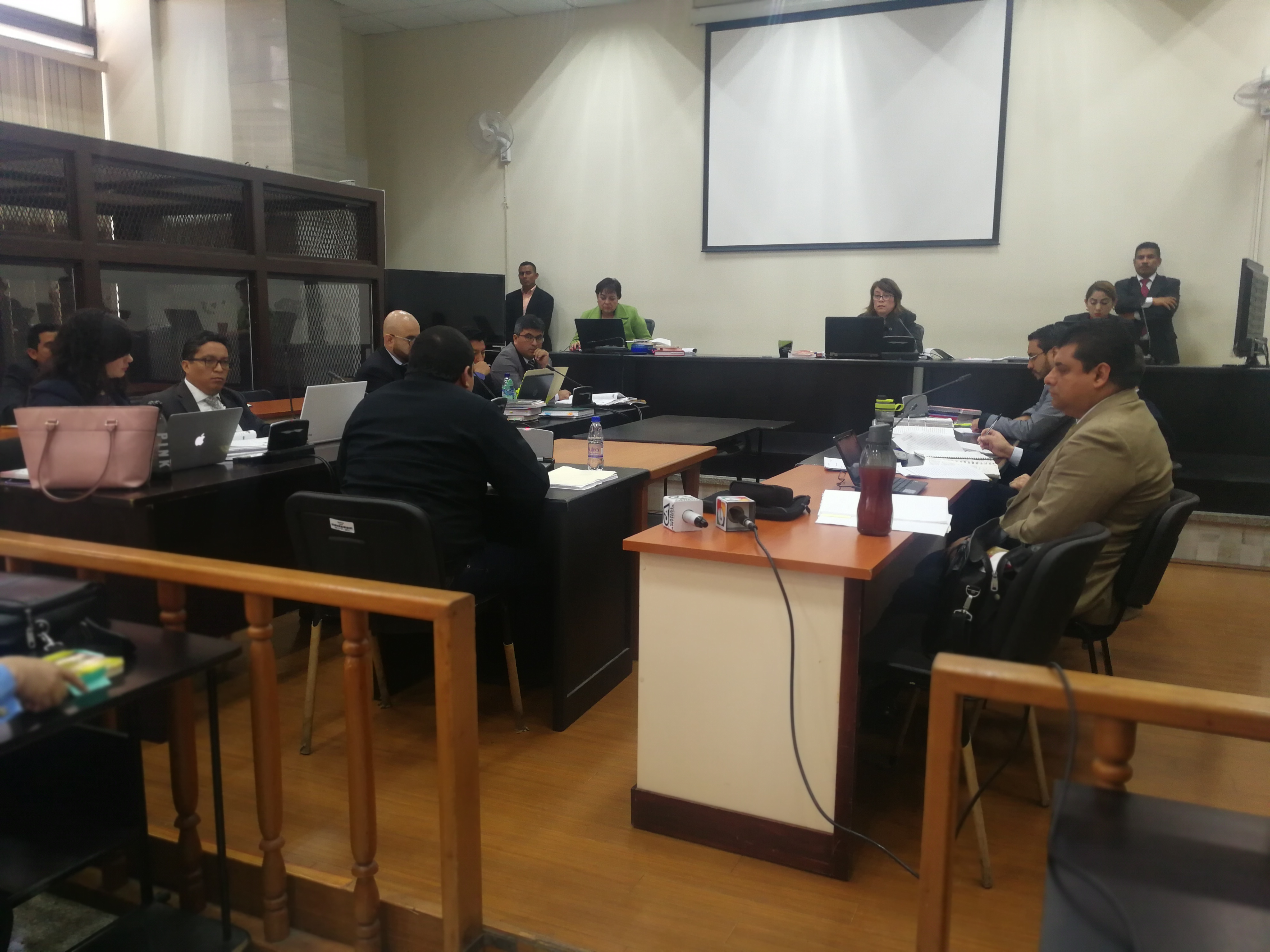 William Alfredo Mendoza Tally, en juicio por asociación ilícita y lavado de dinero, rechazó la acusación. (Foto Prensa Libre: Kenneth Monzón)