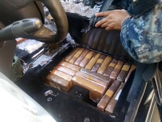 Uno de los compartimientos que ocultaba parte de la cocaína decomisada en Retalhuleu. (Foto Prensa Libre: MP). 