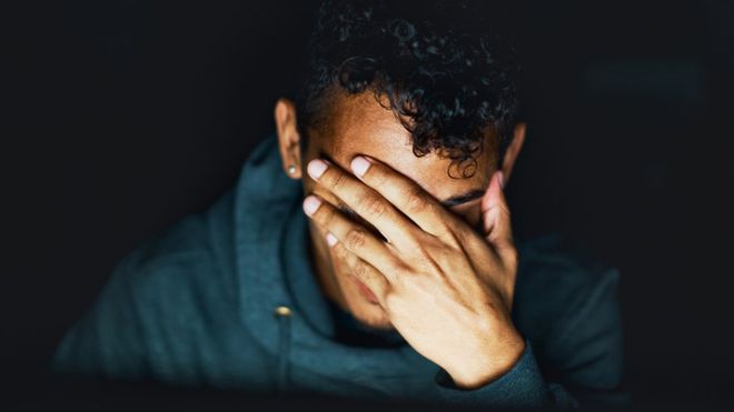 Según un estudio, recordar mejor las experiencias dolorosas vuelve a los hombres más sensibles al dolor. (Foto Prensa Libre: Getty Images)