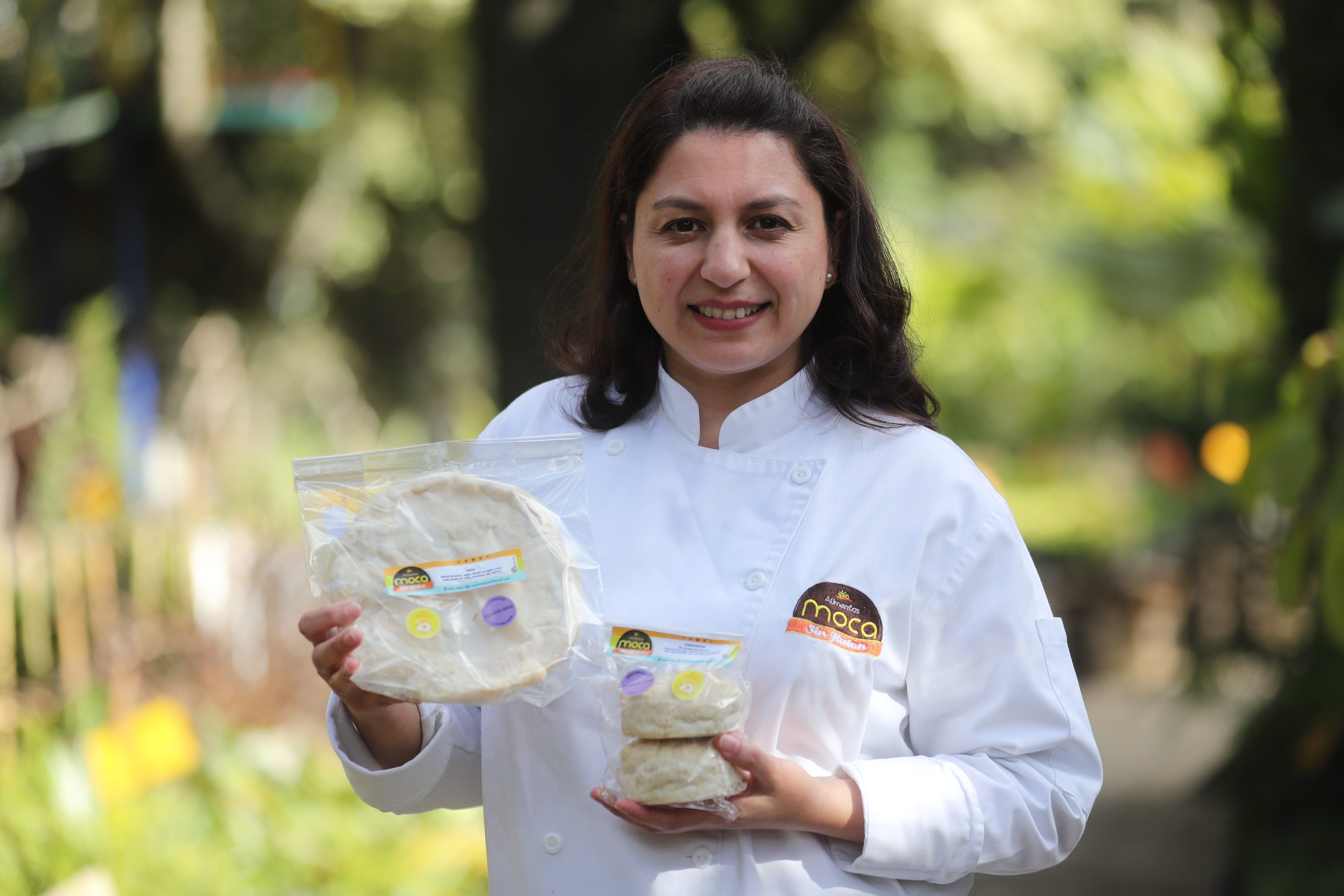 Mónica Eugenia Pérez Urizar es creadora y fundadora de Alimentos Moca Sin Gluten, taller de panadería y repostería especializado en productos libres de lácteos y gluten. (Foto Prensa Libre: Érick Ávila)