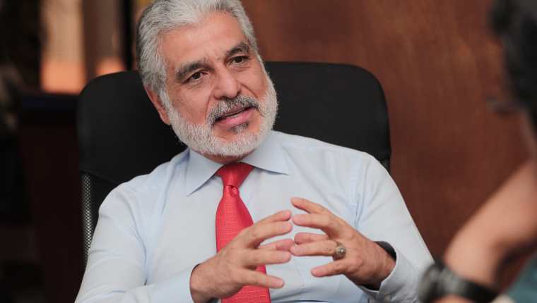 Carlos Contreras presidente de la junta directiva del IGSS, informó que el plan maestro de inversión es de Q3 mil millones. (Foto Prensa Libre: Juan Diego González)