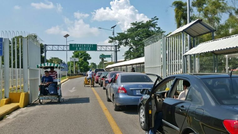 Representantes de la gremial de importadores de vehiculos y la SAT lograron acuerdos por la internación de vehículos. (Foto Prensa Libre: Hemeroteca) 