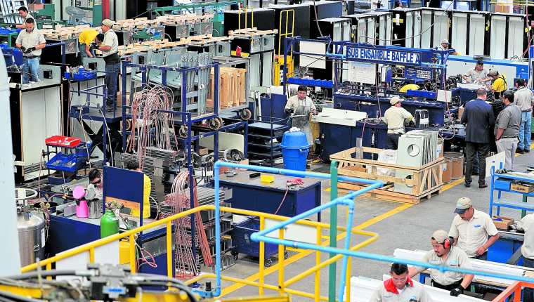 Empresarios industriales pidieron a las agrupaciones políticas progamas para reactivar la producción nacional. (Foto Prensa Libre: Hemeroteca) 