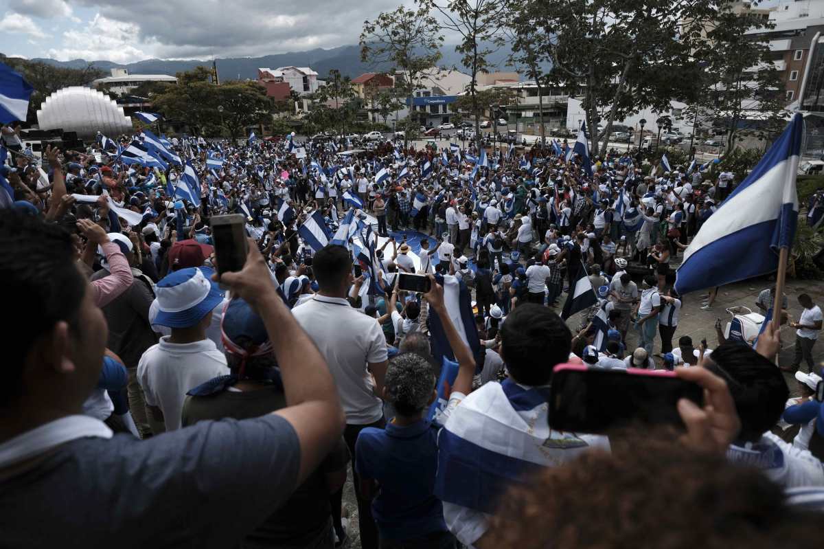 Empresarios de Nicaragua piden permiso a Policía para protestar ante Gobierno