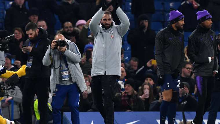 Gonzalo Higuaín fue presentado durante el partido del Chelsea contra el Tottenham . (Foto Prensa Libre: EFE).