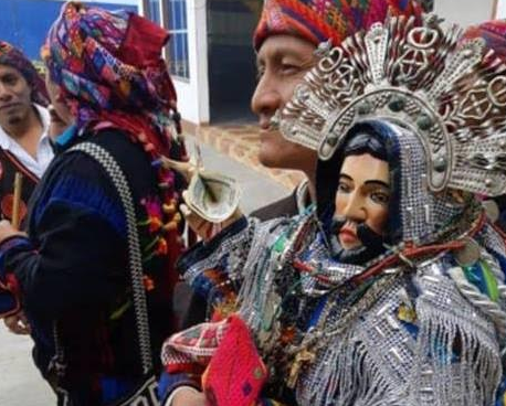 Imagen robada de Ascensión al Señor portada por cofrades de la cofradía de Santo Tomás en Chichicastenango, Quiché, (Foto Prensa Libre: Héctor Cordero).