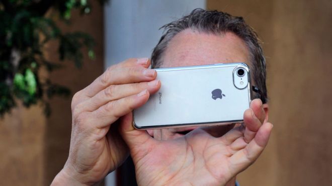 El experimento que revela cómo tu iPhone analiza tus fotos