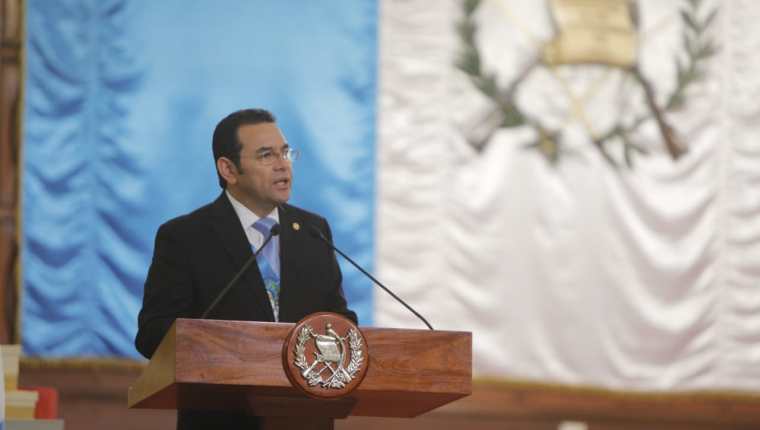 El presidente Jimmy Morales ofrece su discurso durante el saludo de Año Nuevo de parte del cuerpo diplomático. (Foto Prensa Libre: Presidencia)