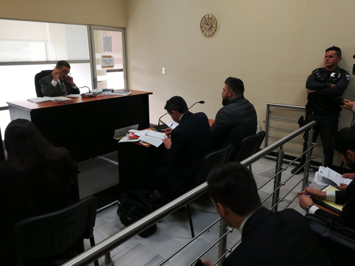 En el Juzgado de Turno compareció el promotor de la agrupación La Trakalosa de Monterrey, Ricardo Mendoza Treviño. (Foto Prensa Libre: Kenneth Monzón)