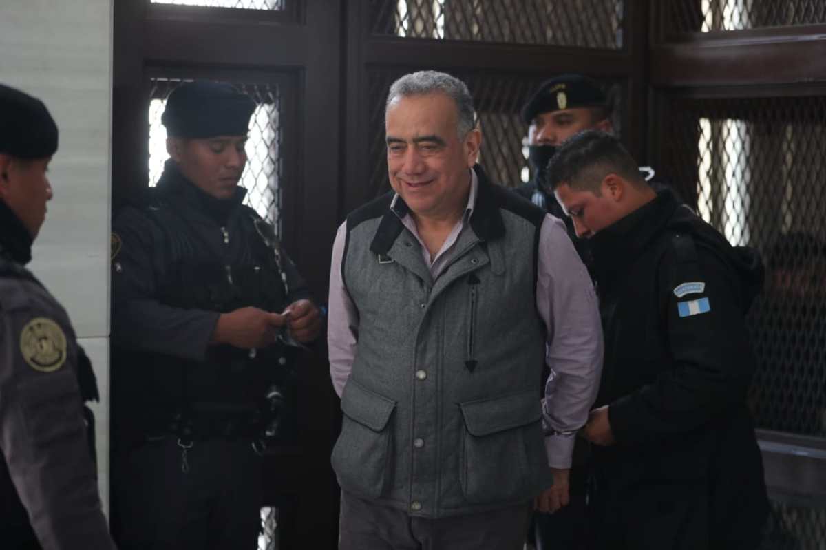 Jaime Martínez Lohaiza intenta separar a la jueza Yasmin Barrios