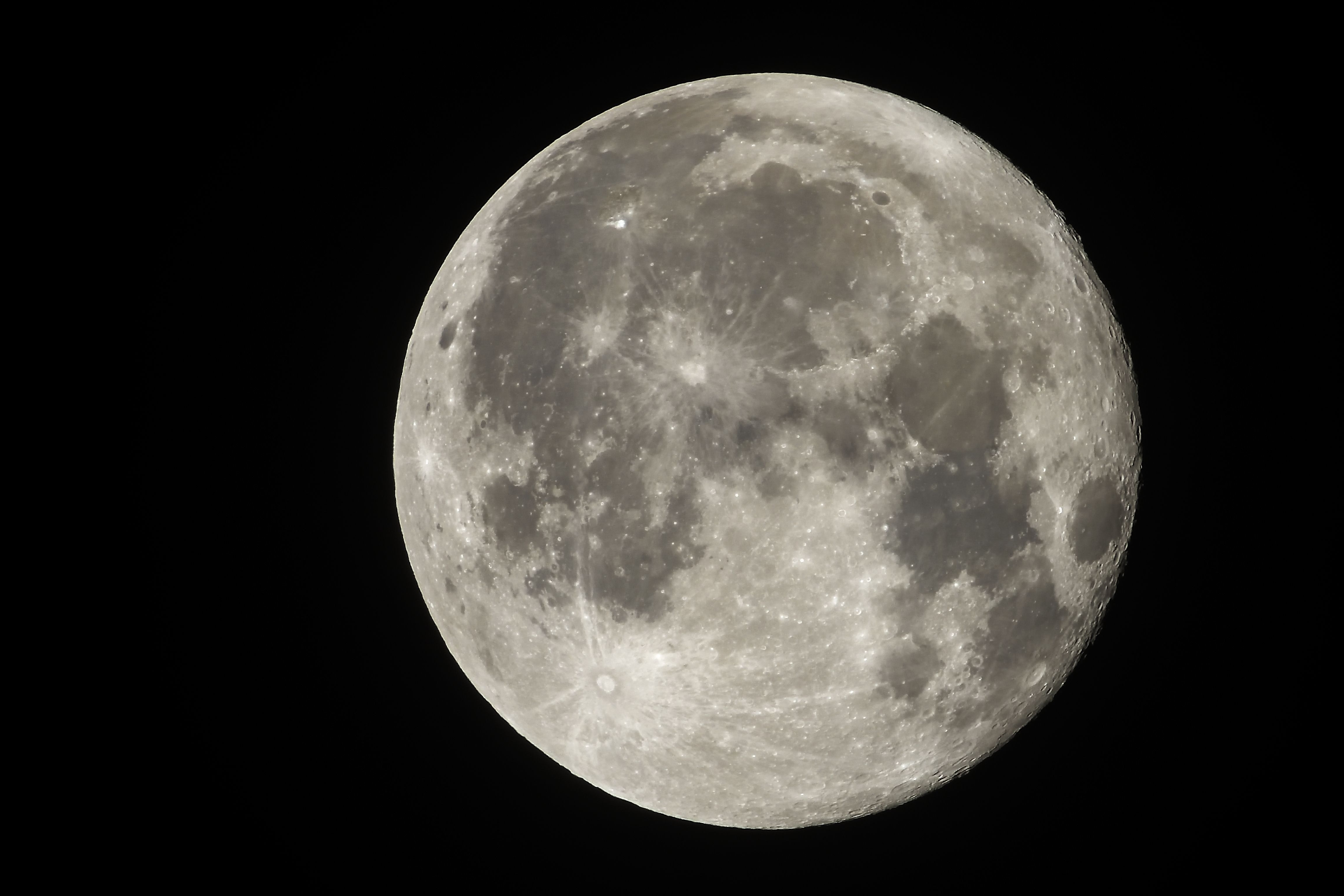 El 20 de enero del 2019 la luna se verá más grande y más brillante, ya que estará más cerca de la Tierra. (Foto Prensa Libre: AFP)