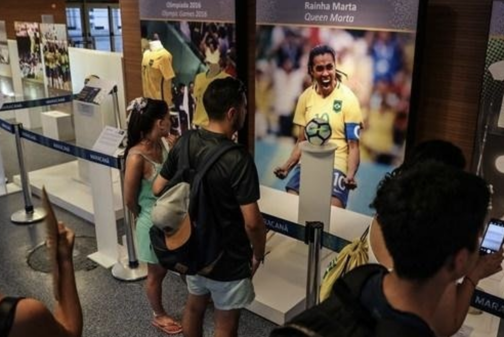 En el Museo del Estadio Maracaná se dedica un espacio a la futbolista brasileña Marta. (Foto Prensa Libre EFE)