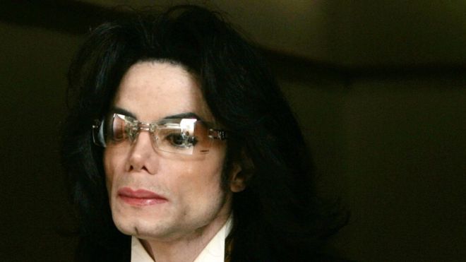 Michael Jackson fue acusado de abuso sexual a menores, pero en 2005 fue absuelto de todos los cargos. (Foto Prensa Libre: Getty Images)