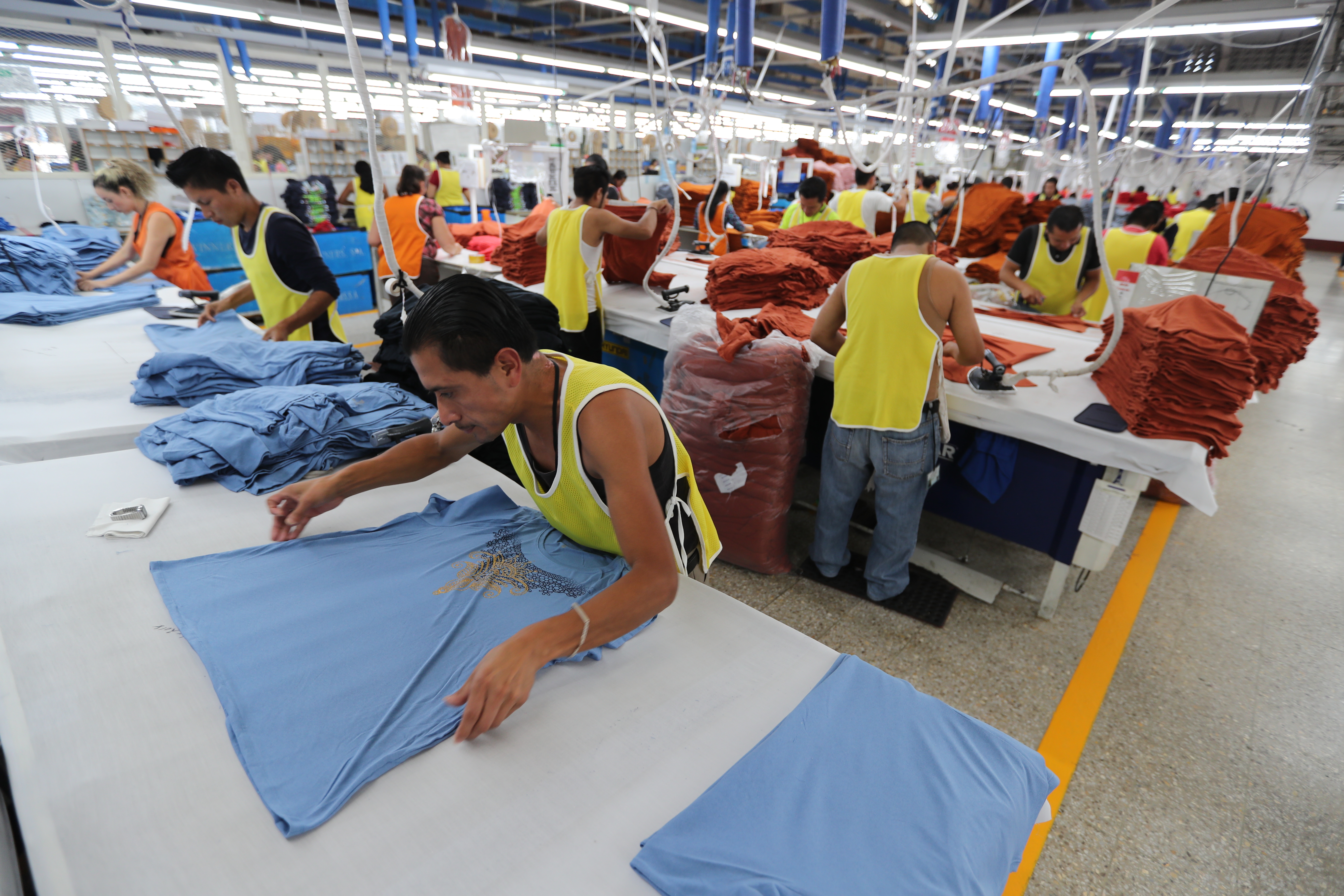 El 70% del mercado laboral se encuentra en la economía informal y el 30%, en la   formal, según los representantes del sector empleador en la CNS. (Foto Prensa Libre: Hemeroteca)