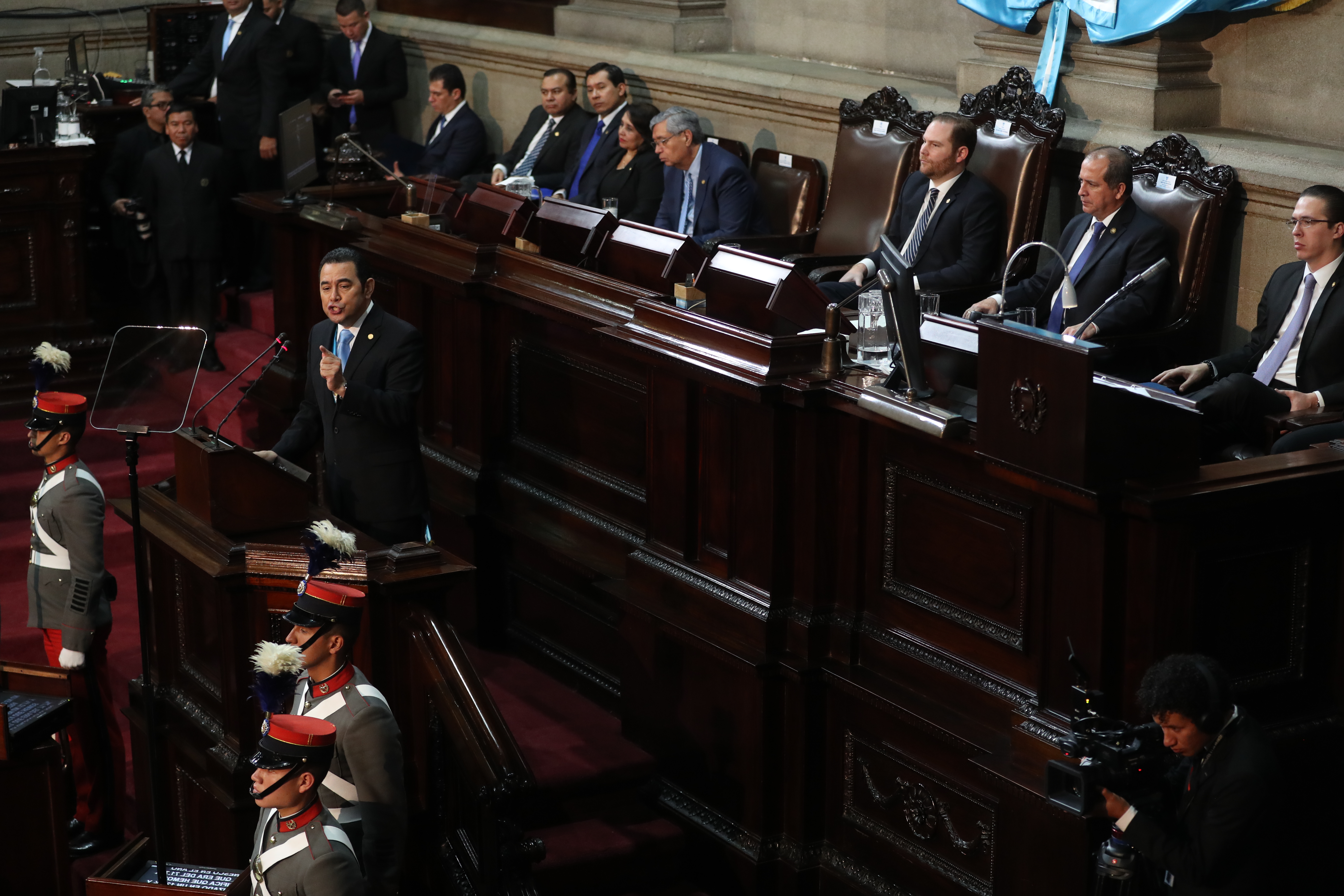 Los tres presidentes de los organismos del Estado estuvieron presentes en la lectura del tercer informe de gobierno. (Foto Prensa Libre: Hemeroteca PL)