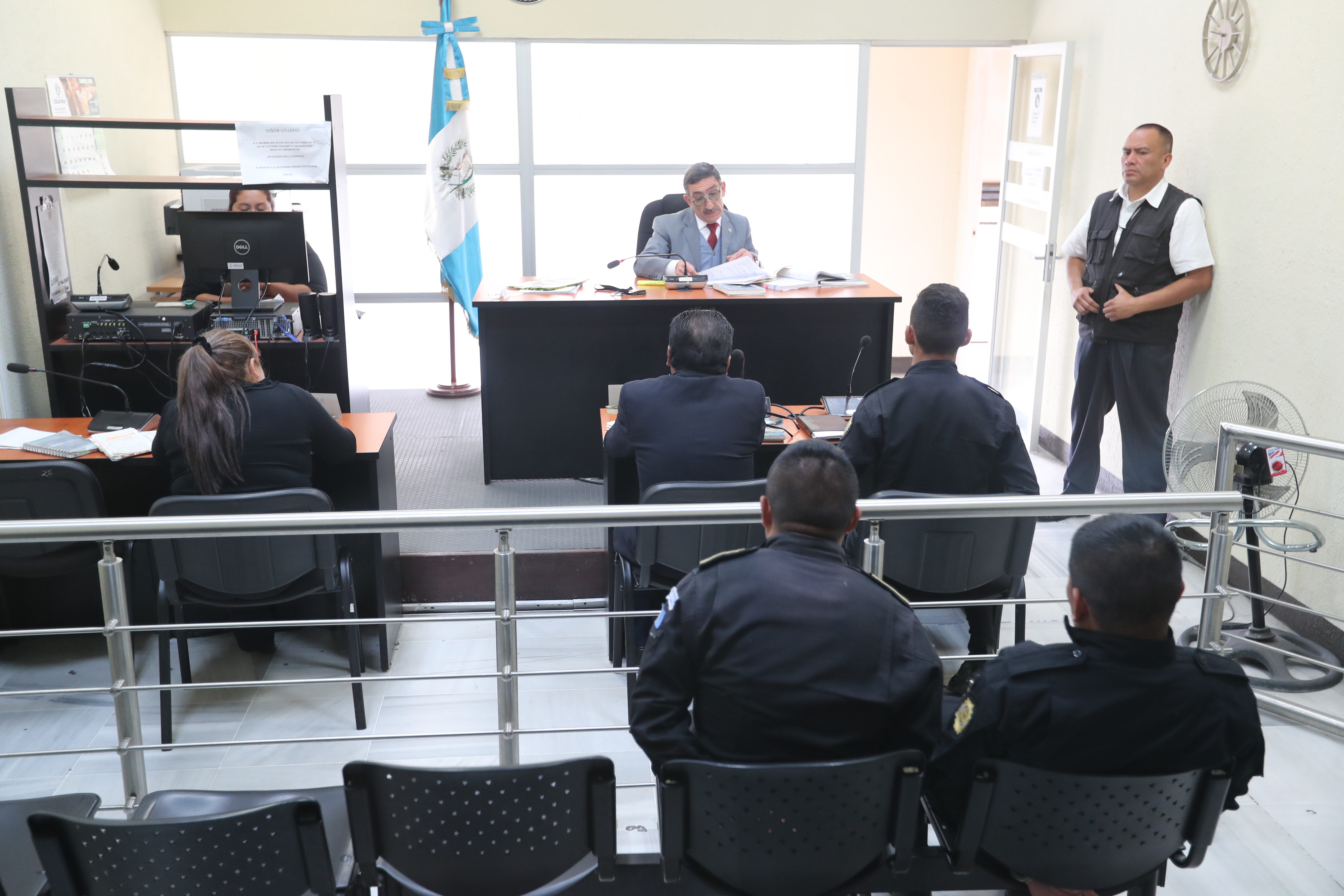 El Juzgado de Turno en la Torre de Tribunales atiende los procesos desde el sábado pasado. (Foto Prensa Libre: Hemeroteca PL)