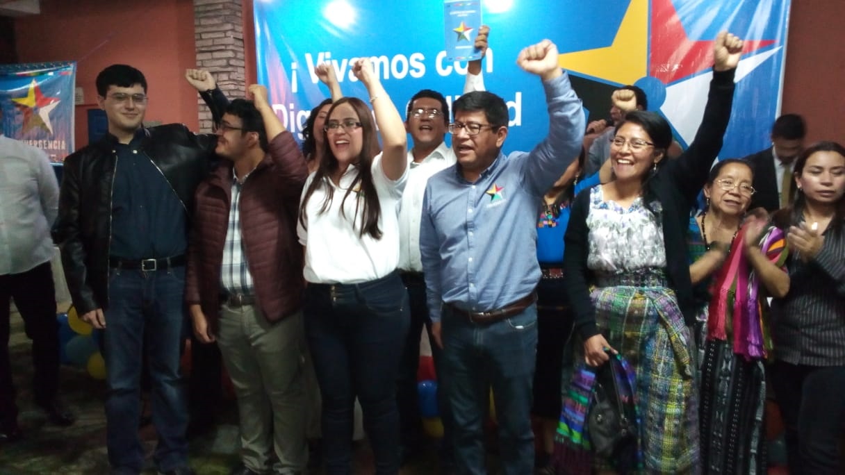 Convergencia definió a su binomio presidencial de Benito Morales y Claudia Valiente. (Foto Prensa Libre: Noé Medina)