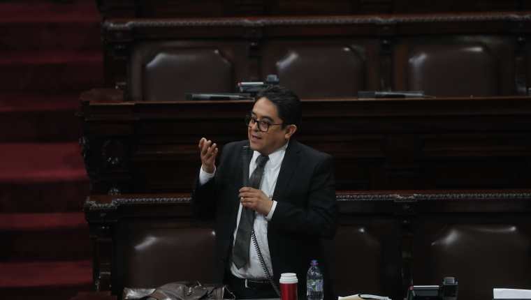El procurador Jordán Rodas presenta su informe anual ante el Congreso. (Foto Prensa Libre: Érick Ávila)