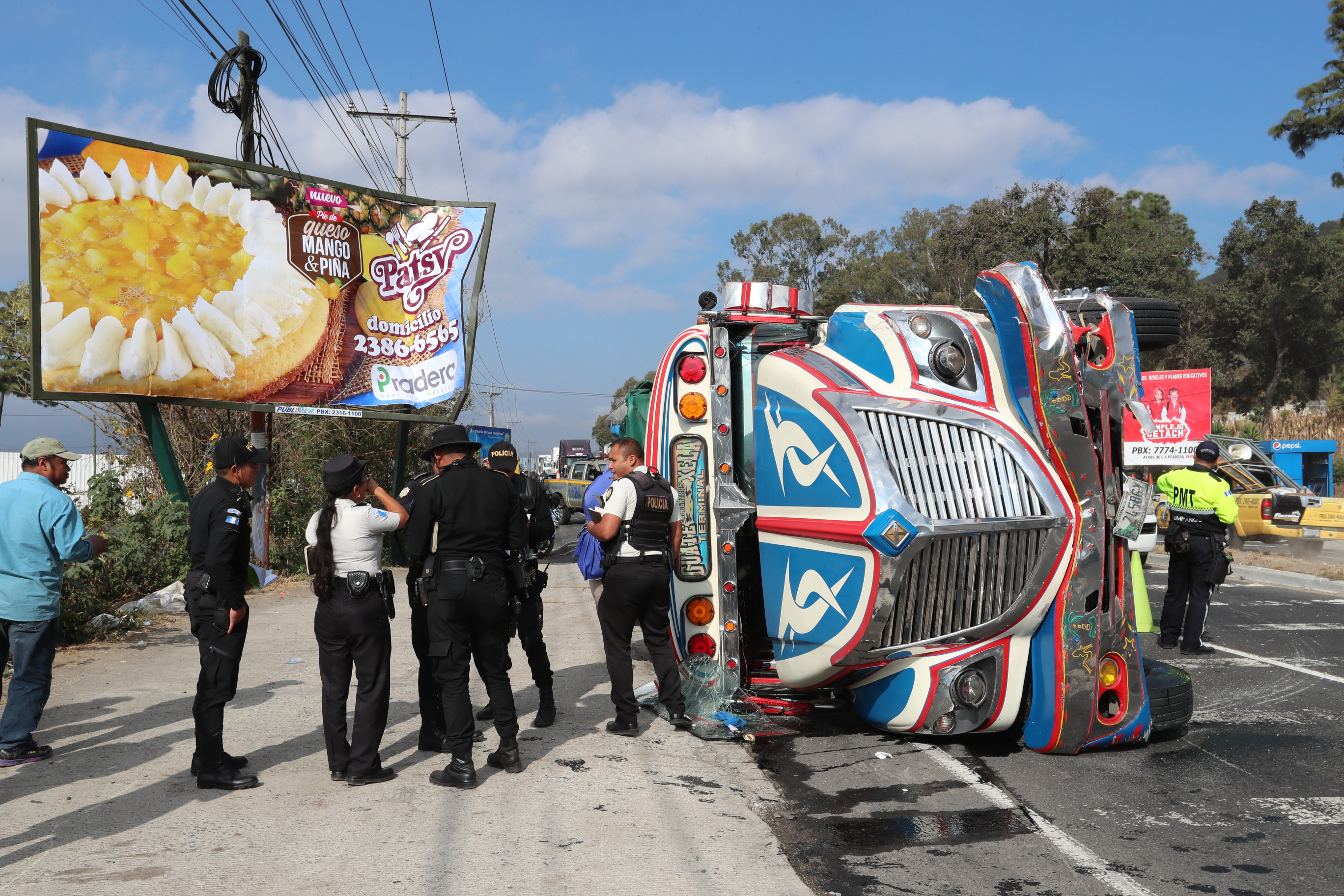 EL mal diseño en un retorno en el km 47.5 de la ruta Interamericana, Sumpango, Sacatepéquez, es causa de accidentes viales. (Foto Prensa Libre: César Pérez)