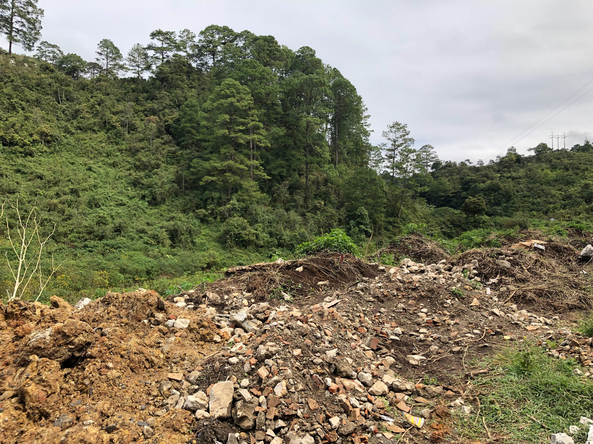 Terreno donde será construida la nueva sede del Intecap en Cobán. (Foto Prensa Libre: Eduardo Sam).