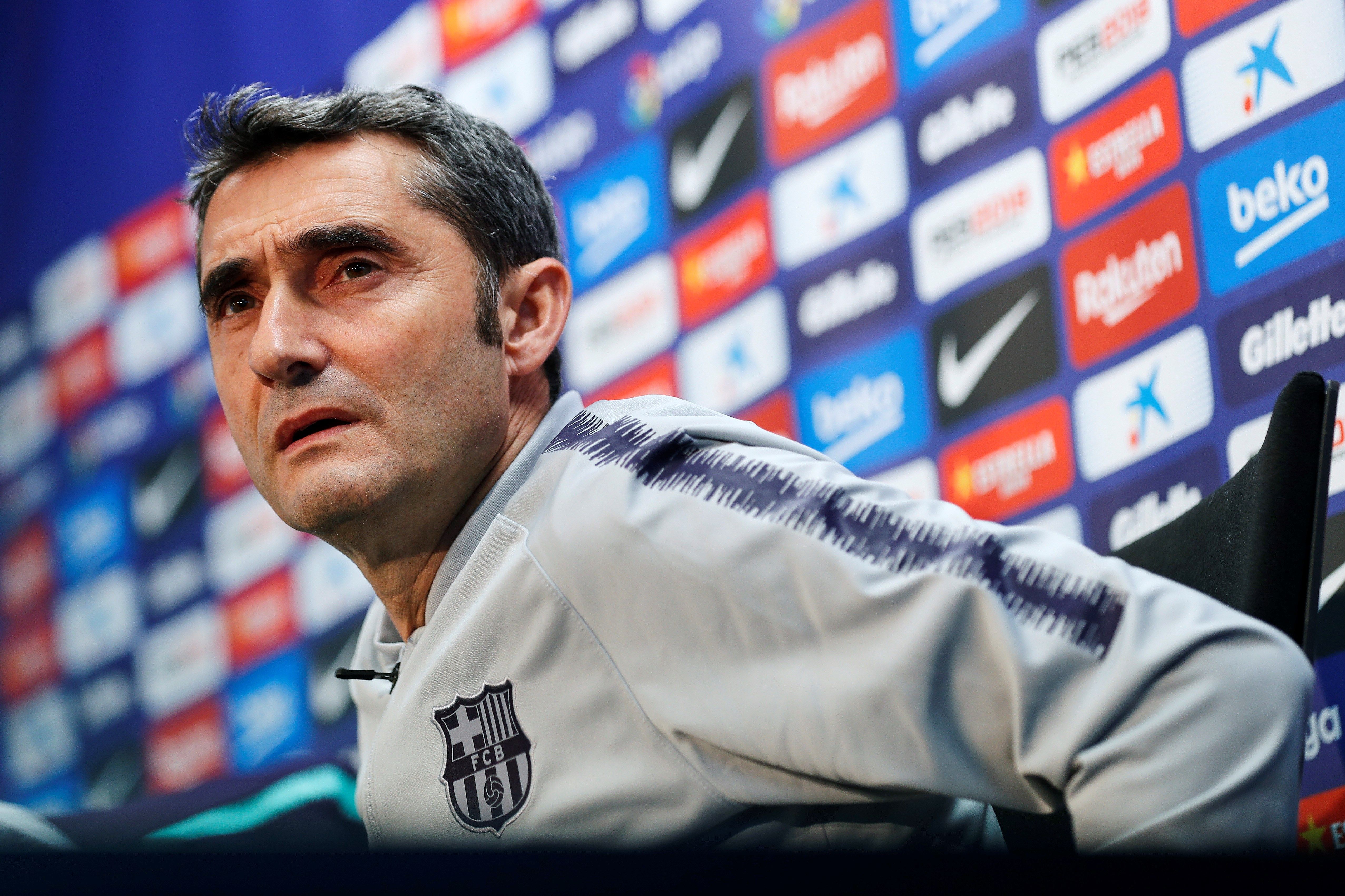 El entrenador del FC Barcelona, Ernesto Valverde durante la rueda de prensa que ha ofrecido esta tarde en la ciudad deportiva Joan Gamper. (Foto Prensa Libre: EFE)