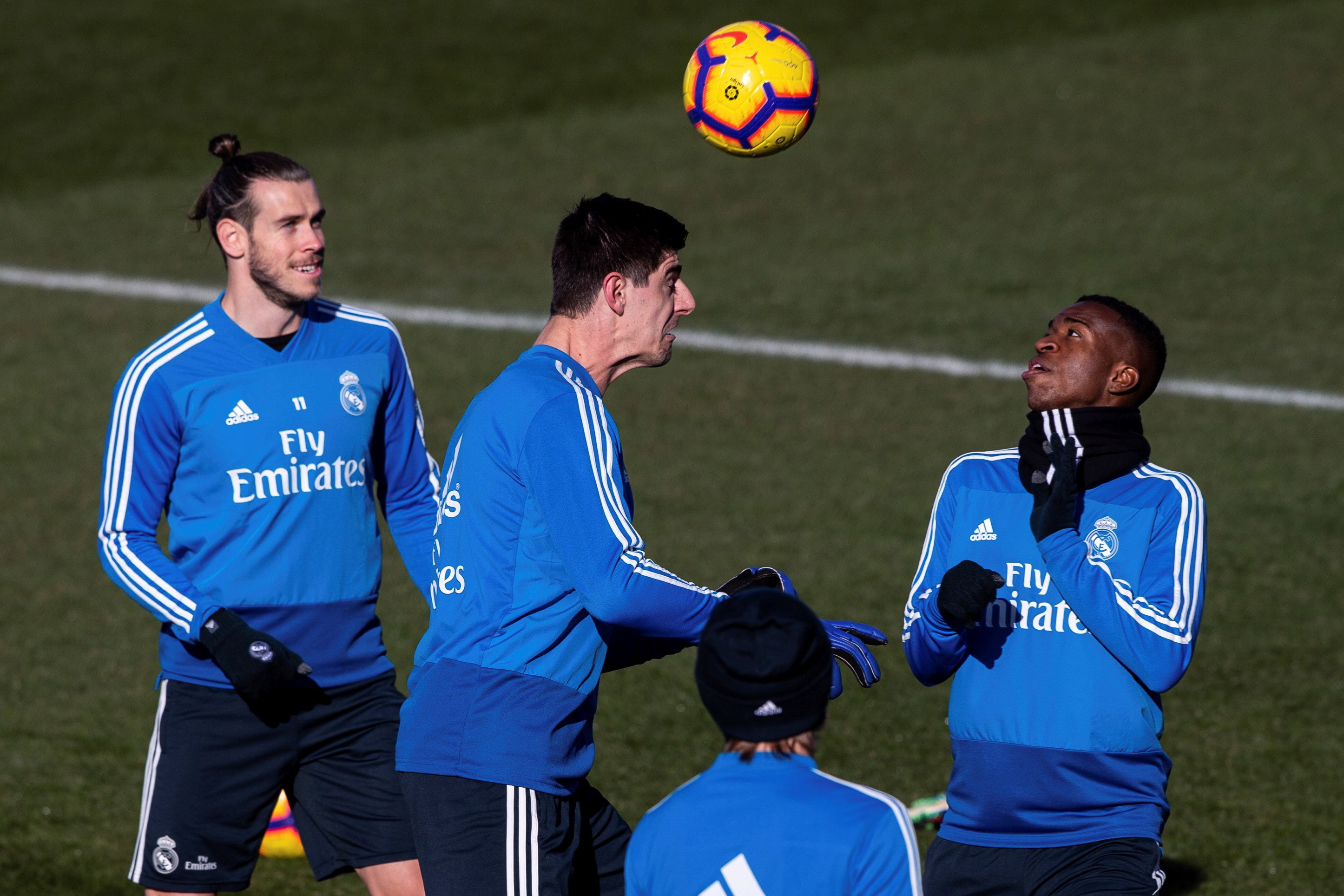 Los jugadores merengues durante el entrenamiento del Real Madrid este sábado. (Foto Prensa Libre: EFE)