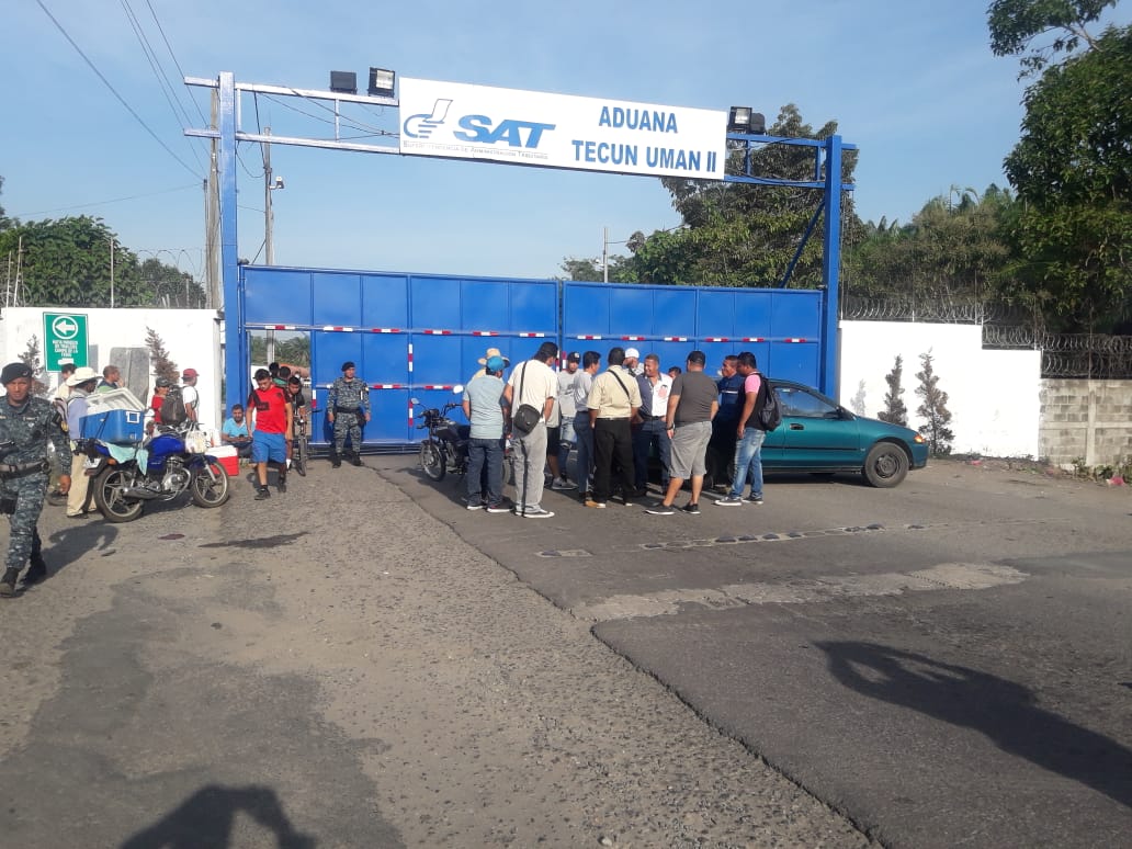 La aduana Tecún Umán II en San Marcos, no atendió a usuarios por casi ocho horas por una protesta afuera del recinto. (Foto Prensa Libre:  Intendencia de Aduanas)