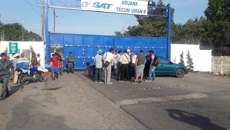 La aduana Tecún Umán II en San Marcos, no atendió a usuarios por casi ocho horas por una protesta afuera del recinto. (Foto Prensa Libre:  Intendencia de Aduanas)
