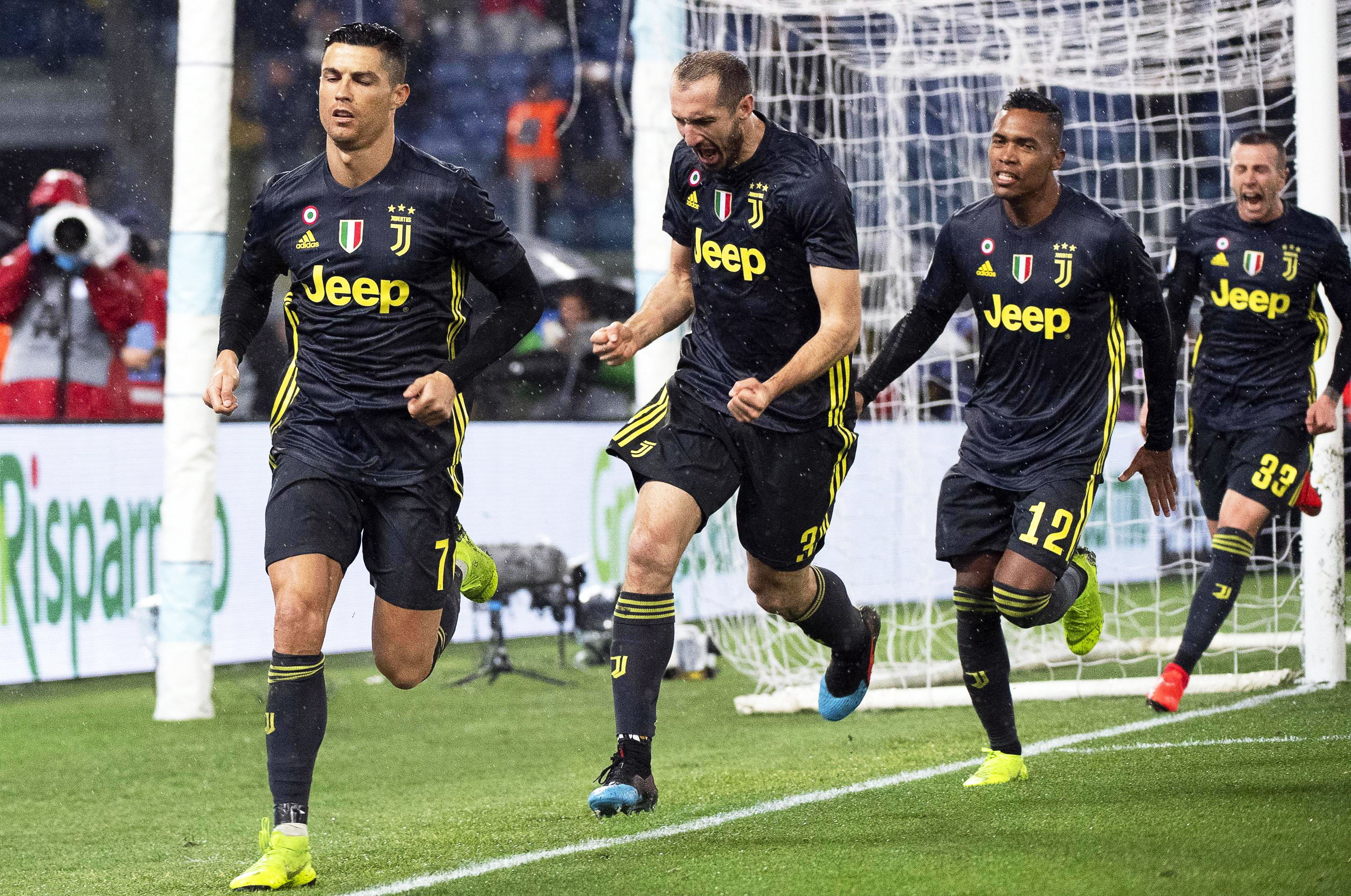 El portugués Cristiano Ronaldo le dio el triunfo a la Juventus. (Foto Prensa Libre: EFE)
