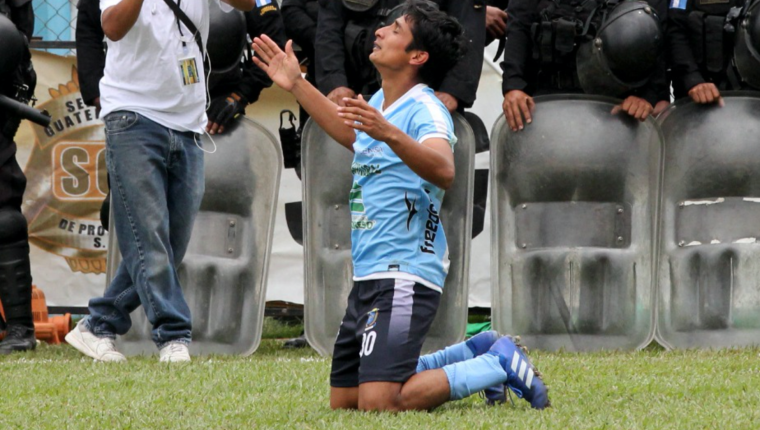 Renato Sequén contribuyó con un gol a la victoria de Sanarate contra Guastatoya. (Foto Prensa Libre: Luis López)
