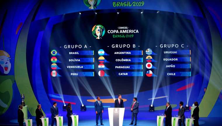 Así quedaron los grupos para la Copa América Brasil 2019 luego del sorteo efectuado este jueves, en Río de Janeiro. (Foto Prensa Libre: EFE).