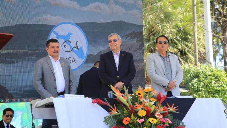 El vicepresidente Jafeth Cabrera participa de  actividad para el mantenimiento del Lago de Amatitlán. (Foto Prensa Libre: Vicepresidencia)