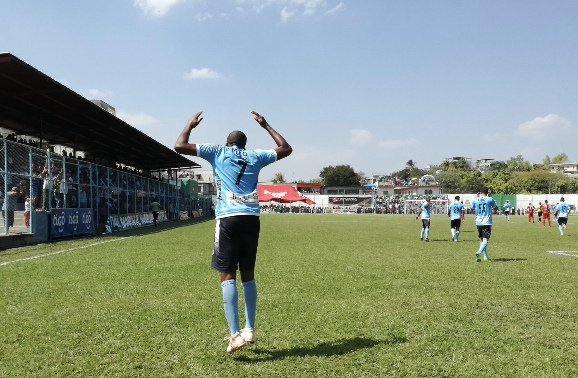 William Zapata celebra después de anotar contra Malacateco. (Foto Prensa Libre: Luis López)
