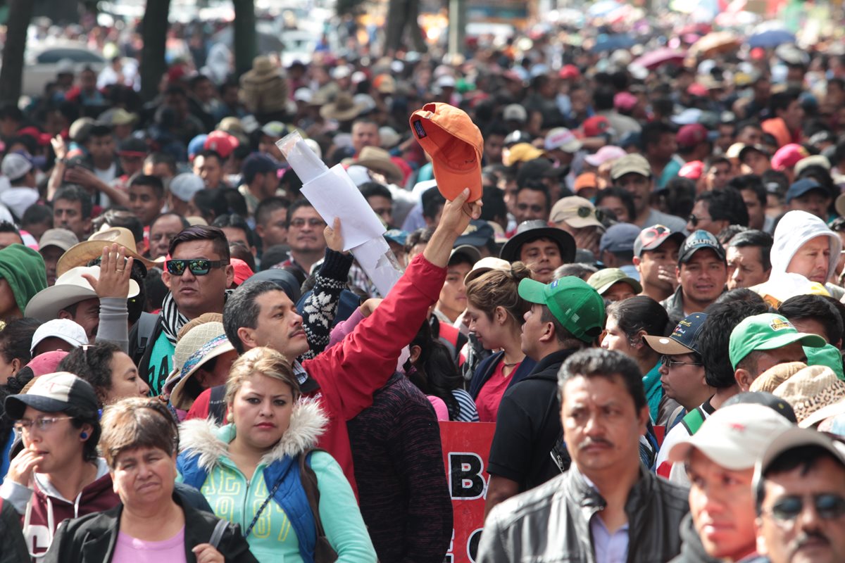 Maestros demostraron su fuerza al recién instalado Gobierno y Congreso en una manifestación a finales de enero de 2016. (Foto Prensa Libre: Hemeroteca PL)