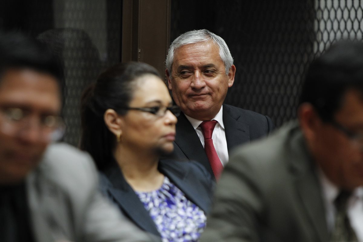 La exvicepresidenta Roxana Baldetti y el expresidente Otto Pérez Molina son acusados de dirigir La Línea. (Foto Prensa Libre: Hemeroteca)