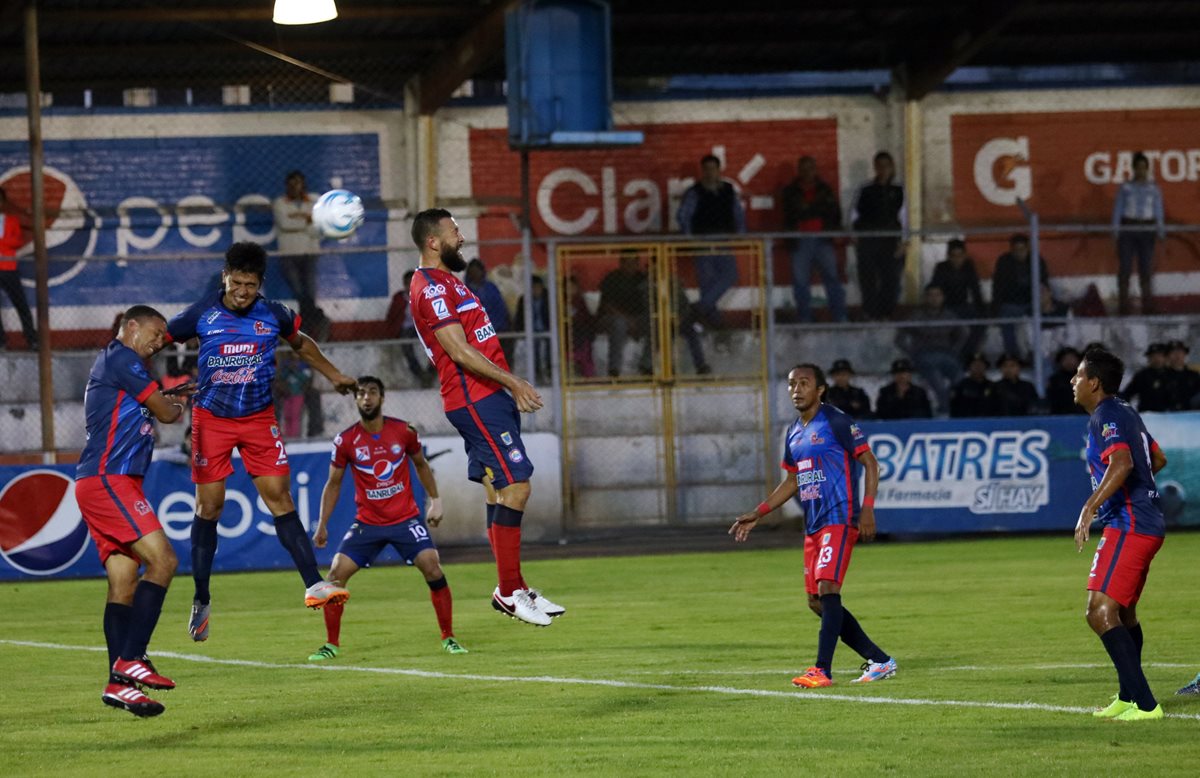 Xelajú superó 1-0 a Malacateco en el estadio Mario Camposeco. (Foto Prensa Libre: Carlos Ventura).