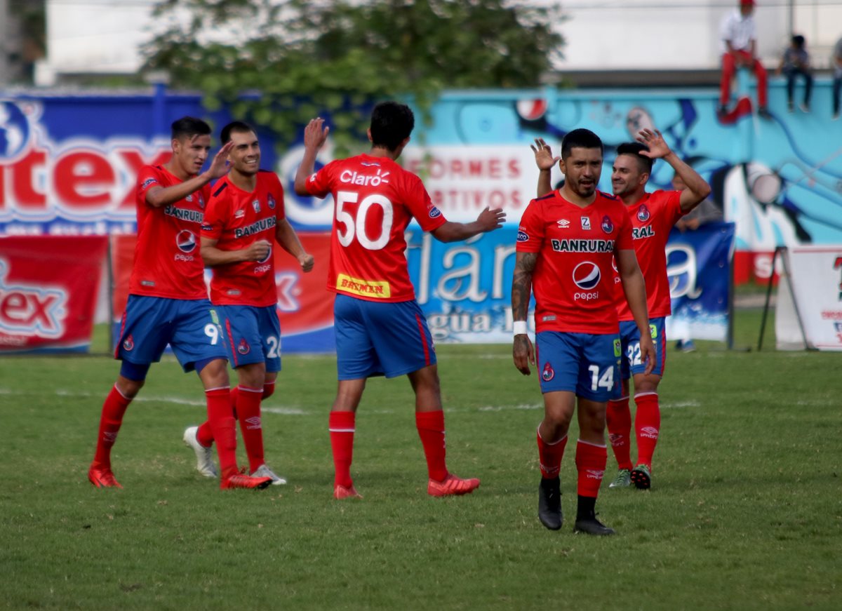Municipal sufrió más de la cuenta para vencer a Chiantla. (Foto Prensa Libre: Mike Castillo)