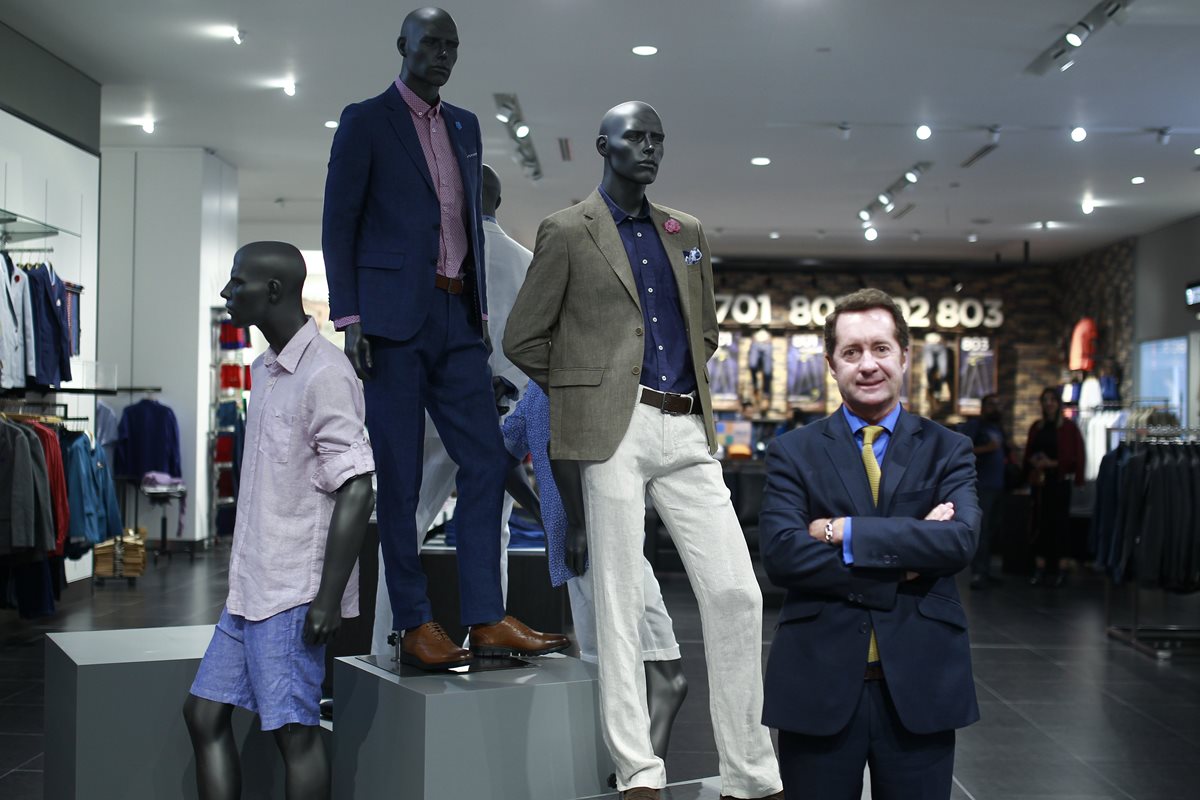 La tienda de Oakland Mall será la primera en el país, a corto plazo se inaugurará otra sucursal en Paseo Cayalá, según Carlos Arturo Calle, gerente general de la marca. (Foto Prensa Libre: Carlos Hernández).