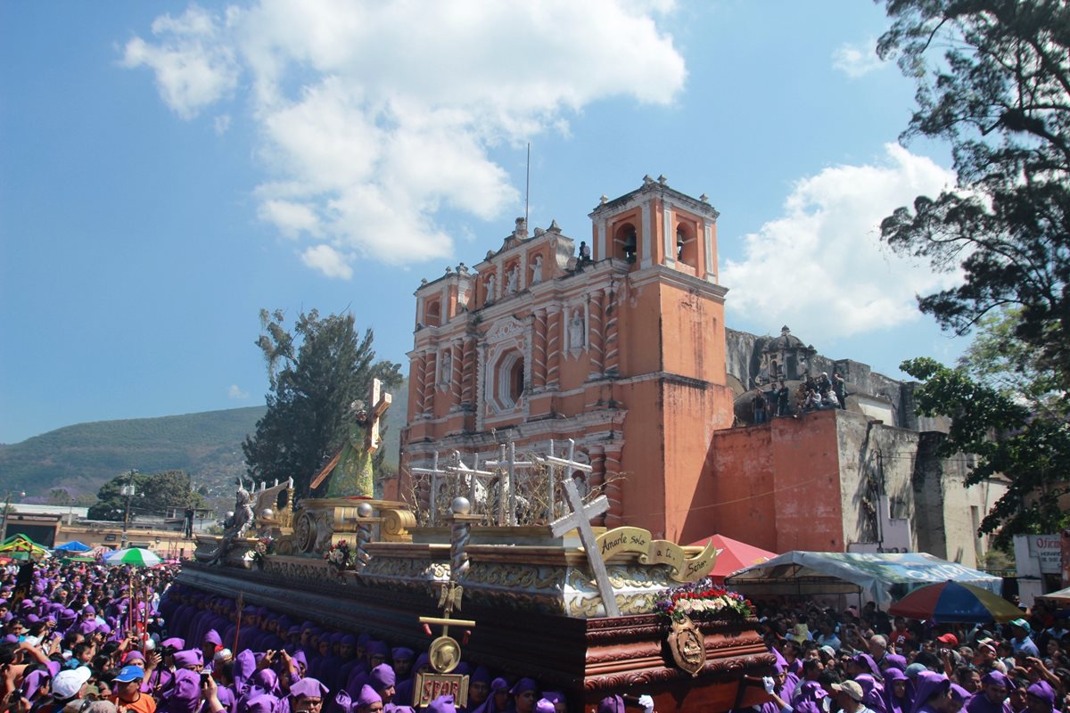 La procesión del Dulce Rabí sale a las 10 horas, del templo de Jocotenango, Sacatepéquez. (Foto Prensa Libre: Miguel López)