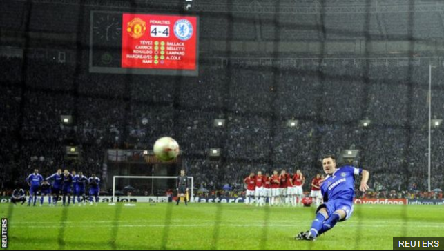 Chelsea perdió la final de la Liga de Campeones en 2008. En la definición por penales le tocó ir de segundo en la tanda.
