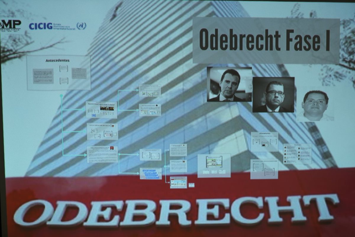Con esta diapositiva comenzó la conferencia de prensa. (Foto Prensa Libre: Esbin García).