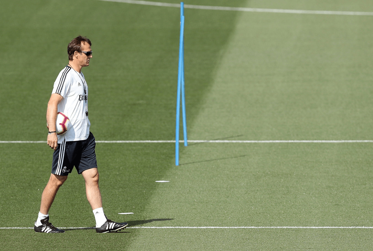 El técnico Julen Lopetegui tiene como objetivo ganar la liga española con el Real Madrid. (Foto Prensa Libre: EFE)