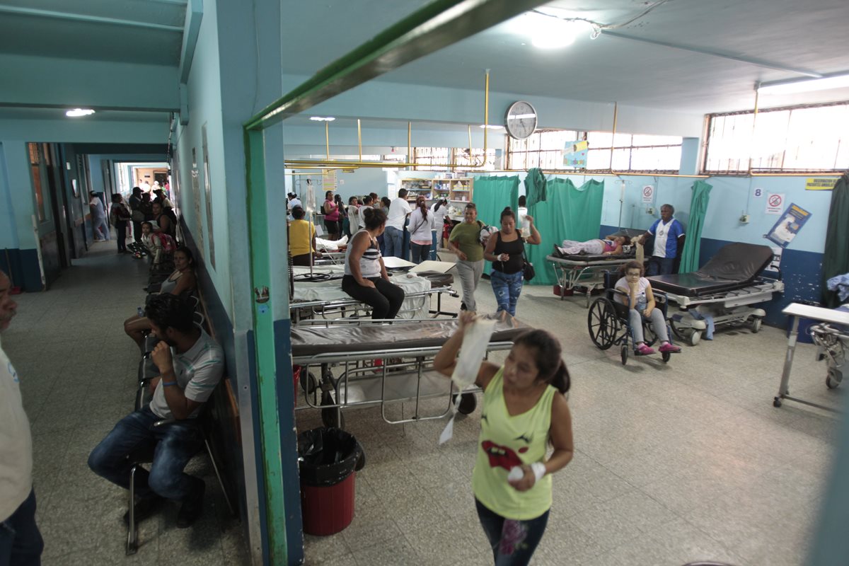 Ya hay antecedentes de reos que escaparon durante visita médica en el Hospital de Amatitlán. (Foto Prensa Libre: Carlos Hernández)